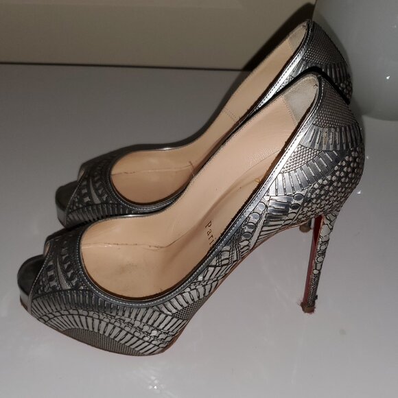 Stunning Christian Louboutin Silver Metallic shoes.